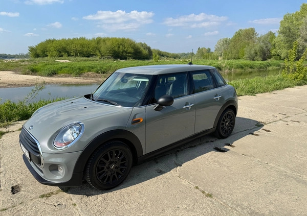 MINI ONE cena 49999 przebieg: 60000, rok produkcji 2016 z Dęblin małe 67